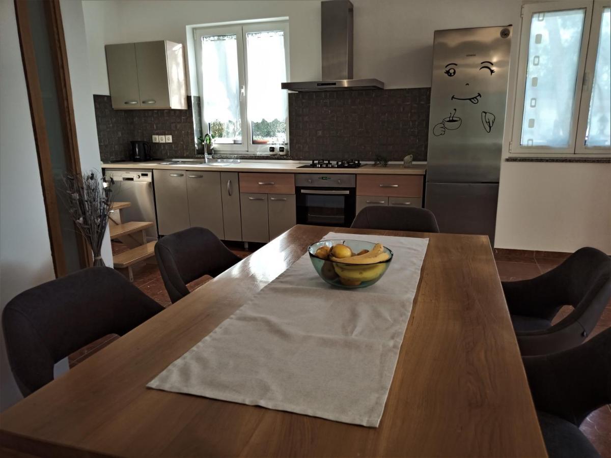 Apartman Emili Malinska Exterior photo