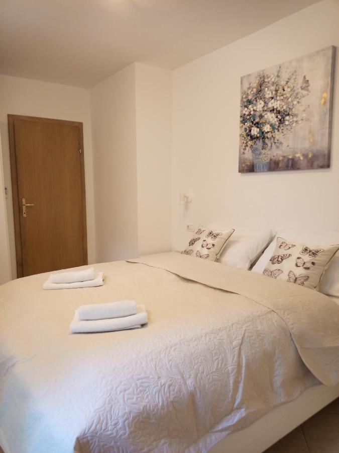 Apartman Emili Malinska Exterior photo