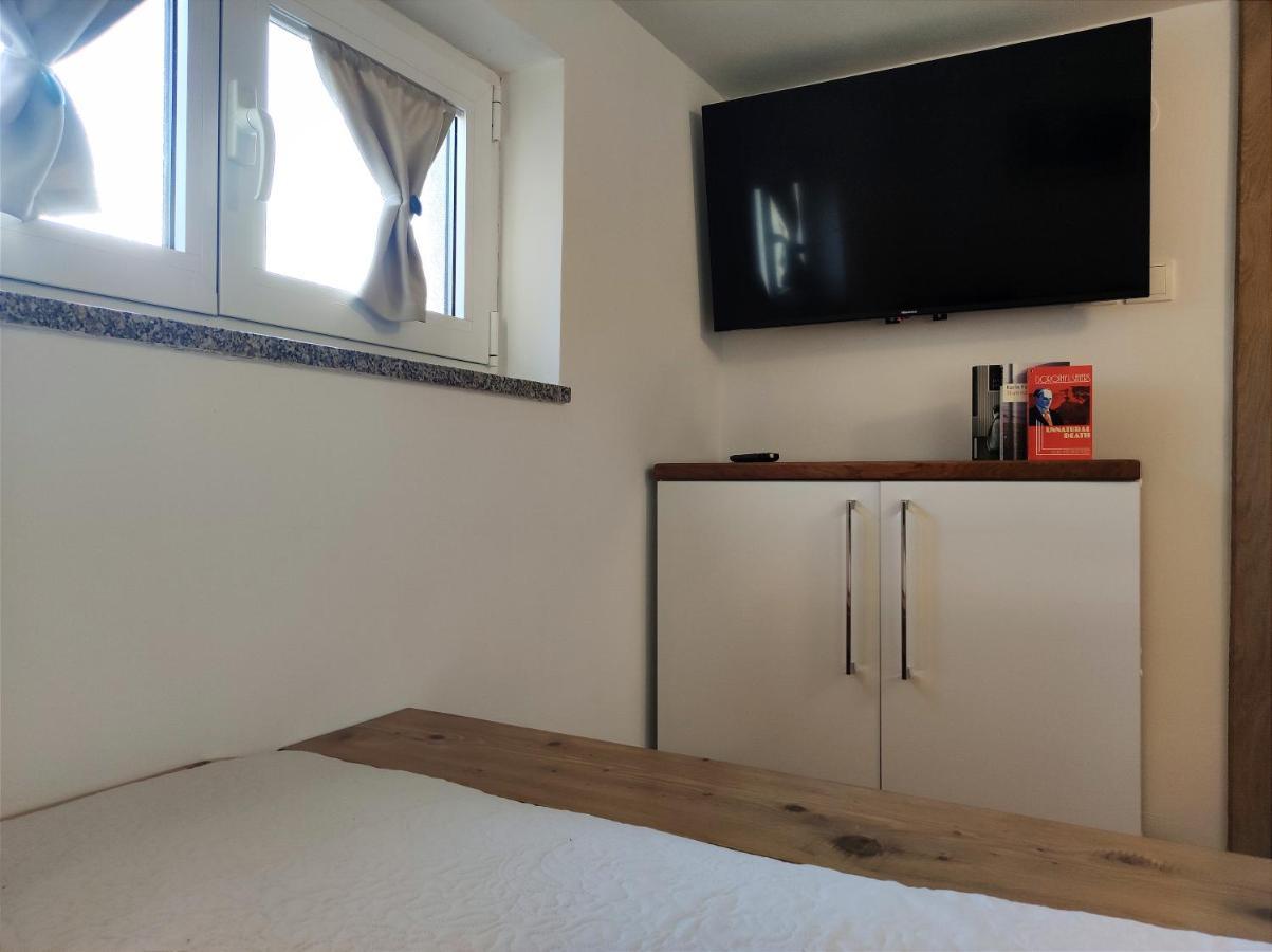 Apartman Emili Malinska Exterior photo