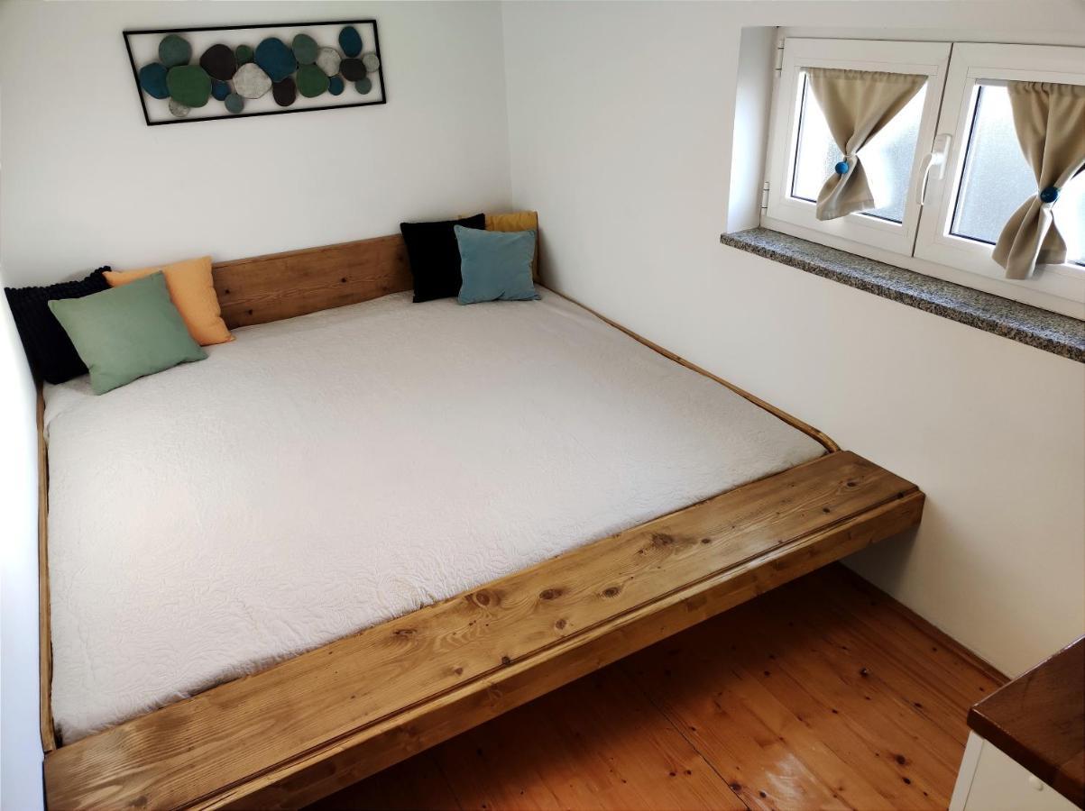 Apartman Emili Malinska Exterior photo